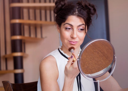 Exploring the Benefits of Organic Makeup for Sensitive Skin