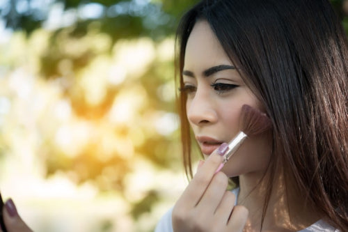 How Organic Makeup Is Helping Women with Acne Feel Beautiful