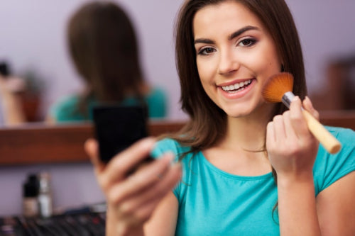 How Organic Makeup Helps Manage Sensitive Skin
