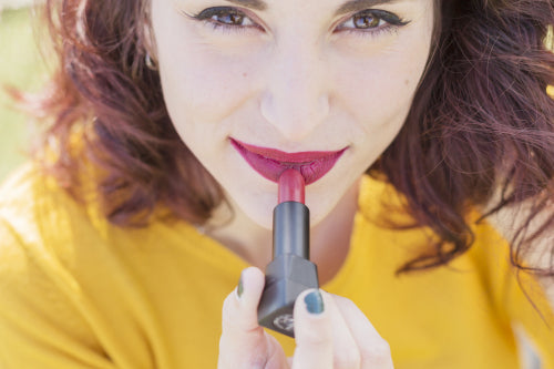 How to Choose Safe and Effective Organic Lipstick for Your Skin