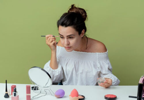 Why Organic Makeup Is the Best Choice for Women with Acne-Prone Skin