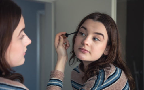 How to Select Eye Makeup That's Gentle Yet Impactful