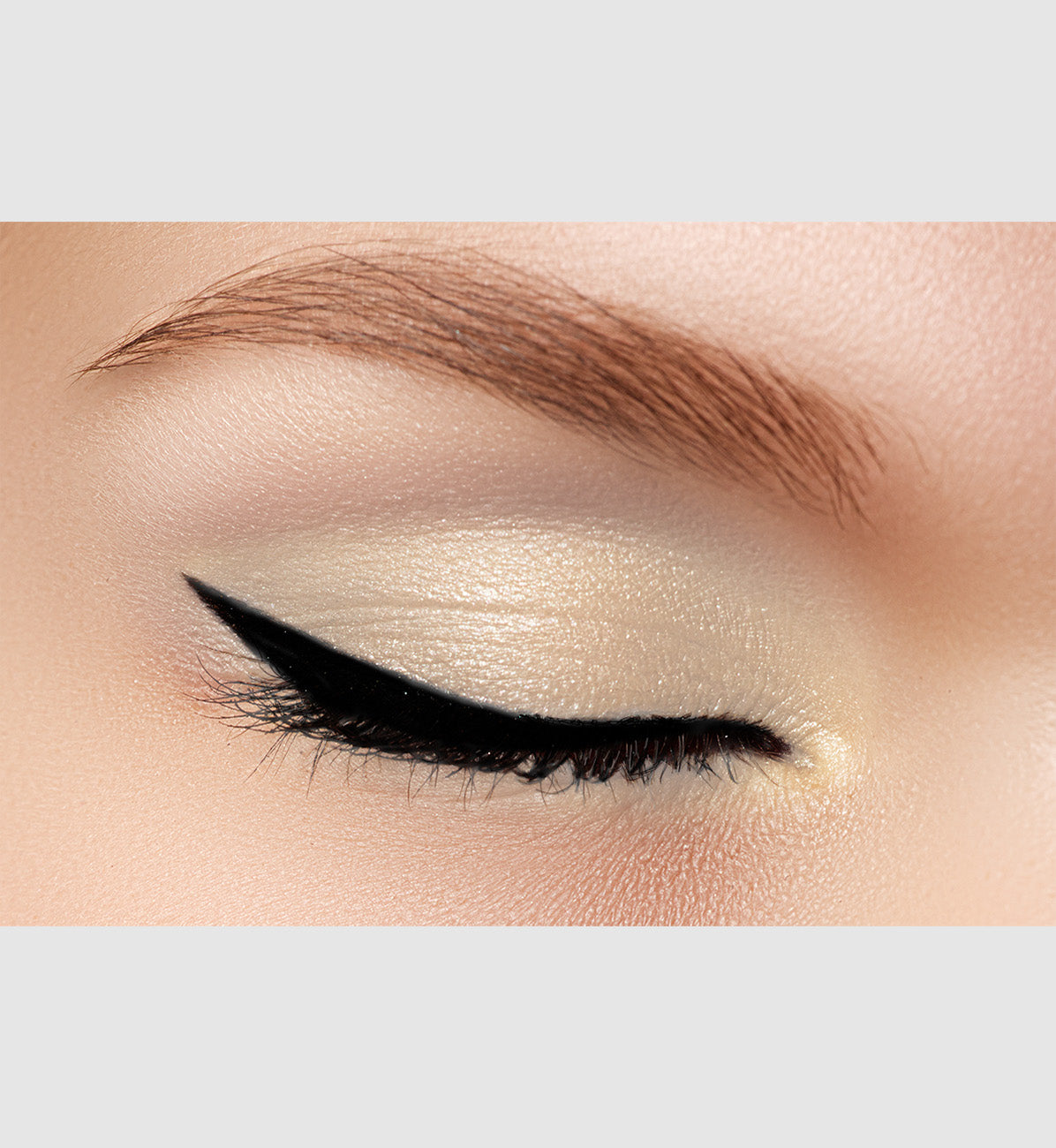 Illuminating Eyeshadow Refill Pan